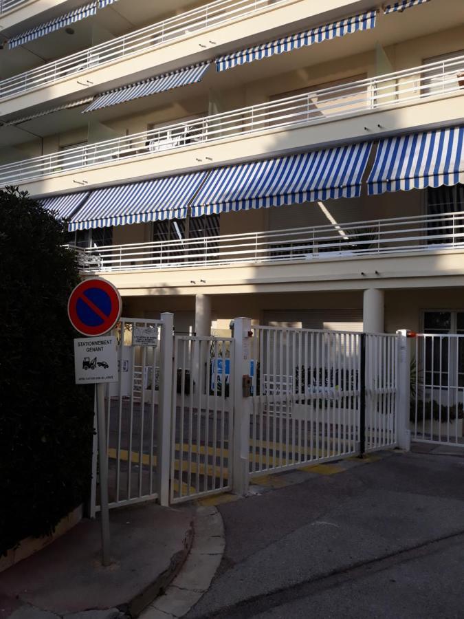 ז'ואן-לה-פינס Le Palais Du Tropique Appartement Vue Mer 5E Etage Avec Ascenseur מראה חיצוני תמונה
